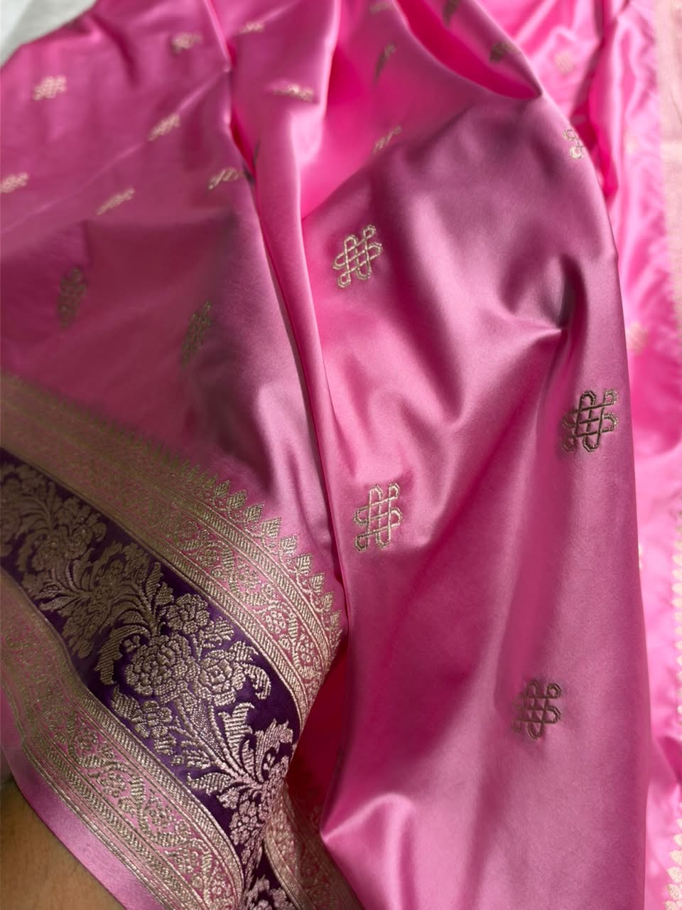Banarasi Floral Booti Pattern in Baby Pink Shades Floral Mashru Silk Saree MCS101