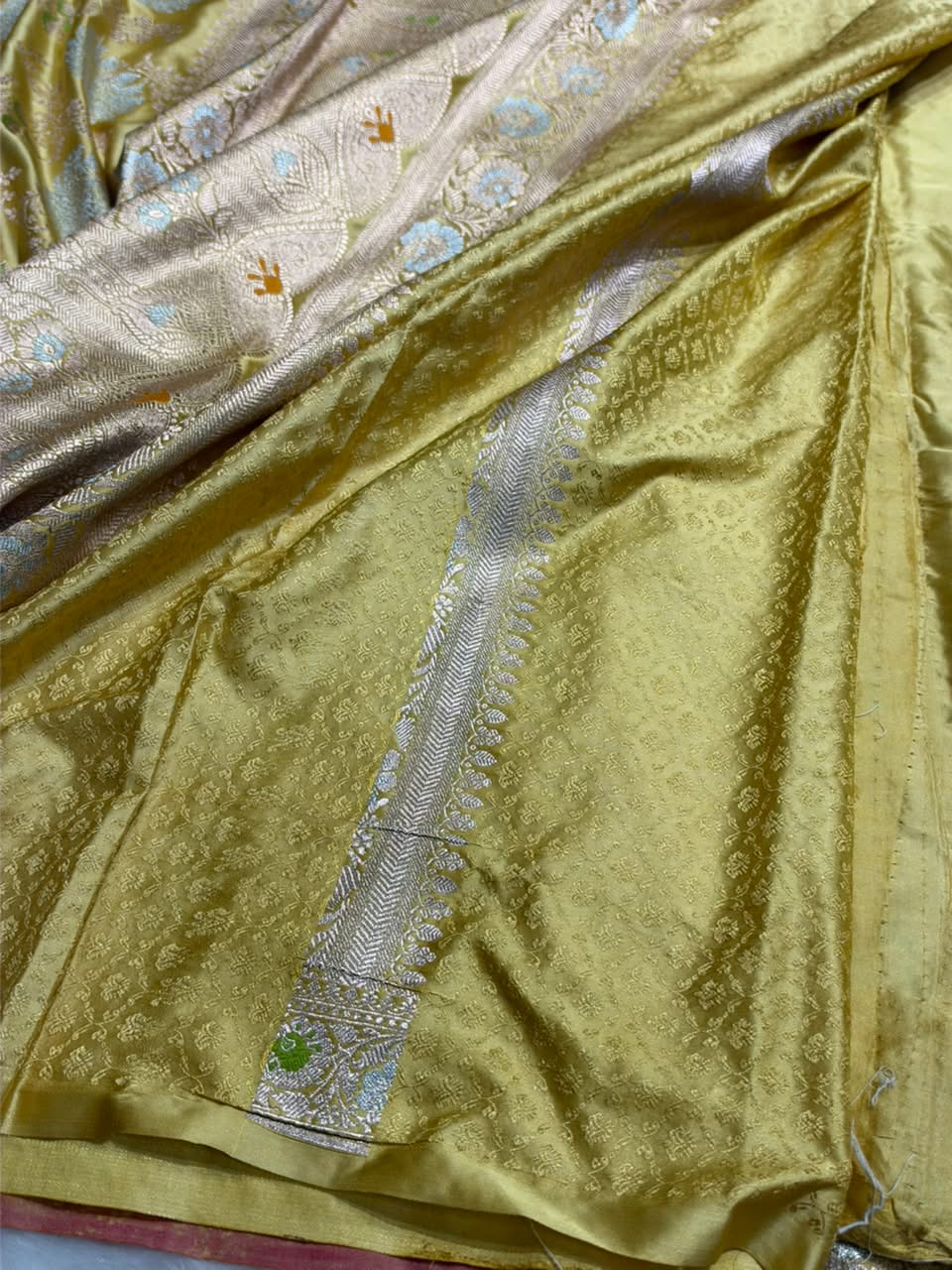 Banarasi Floral Minakari Jaal Pattern in Mustard Yellow Shades Floral Mashru Silk Saree MCS100