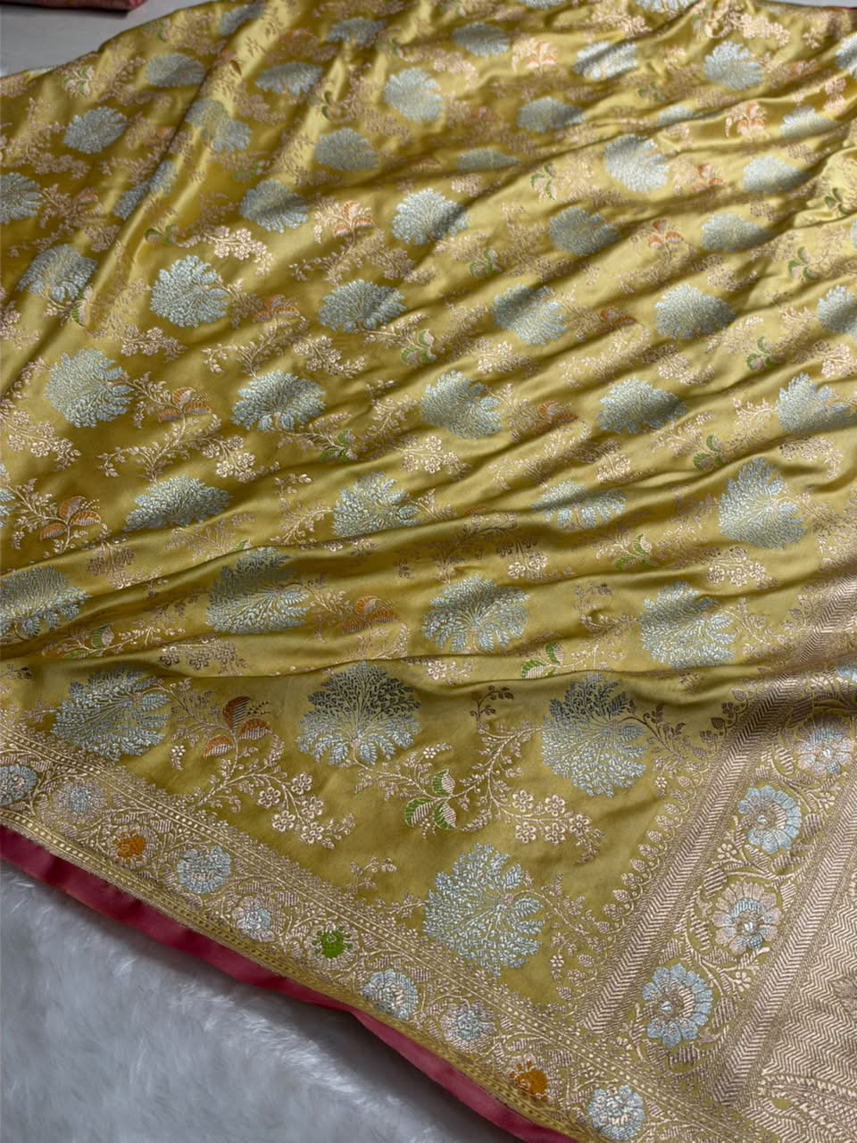 Banarasi Floral Minakari Jaal Pattern in Mustard Yellow Shades Floral Mashru Silk Saree MCS100