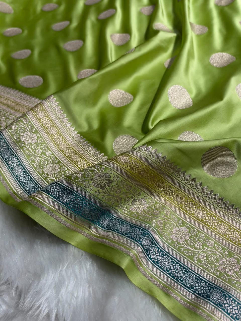 Pista Green Shade With Polka Dota  Booti MCS107