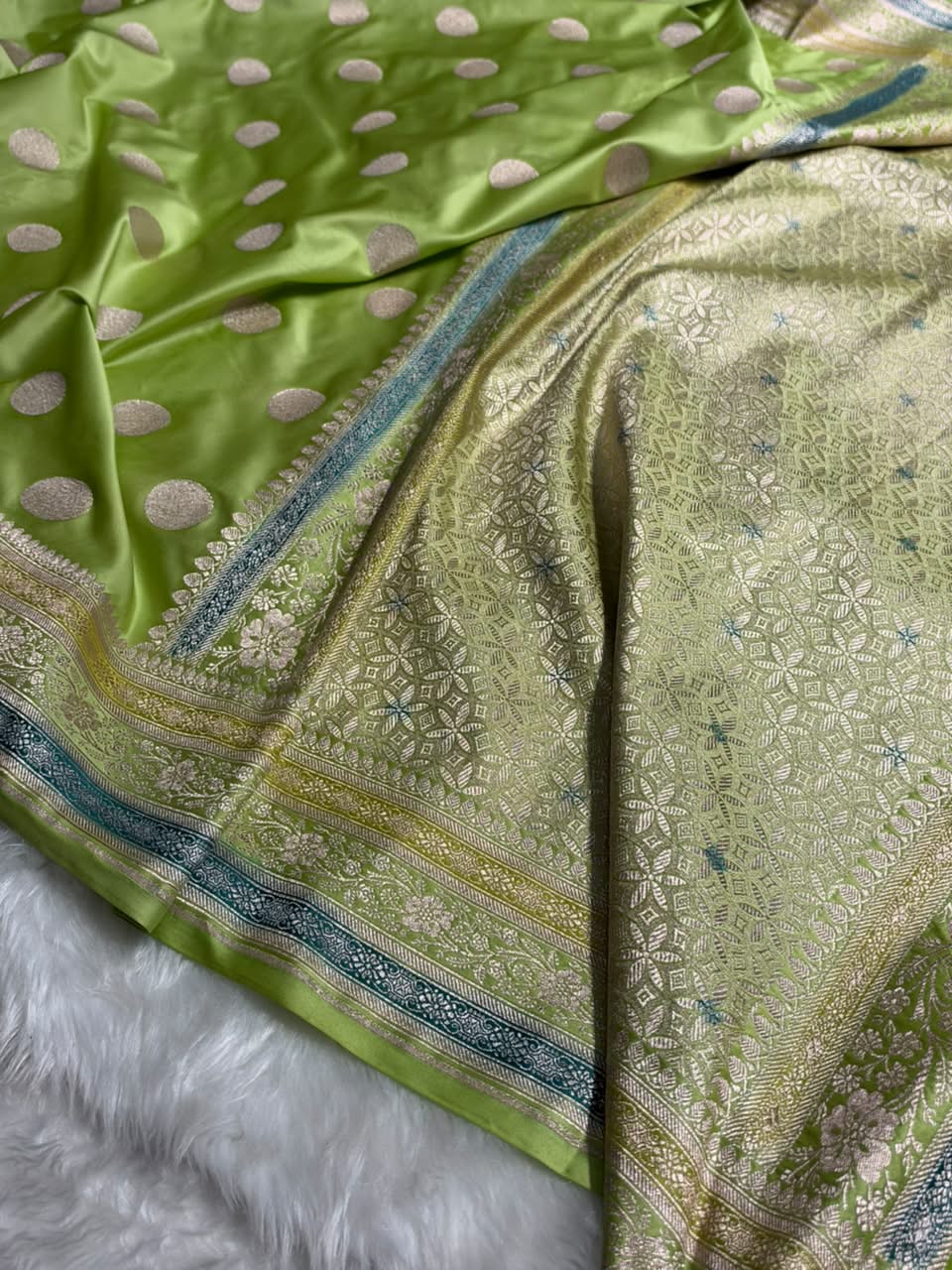 Pista Green Shade With Polka Dota  Booti MCS107
