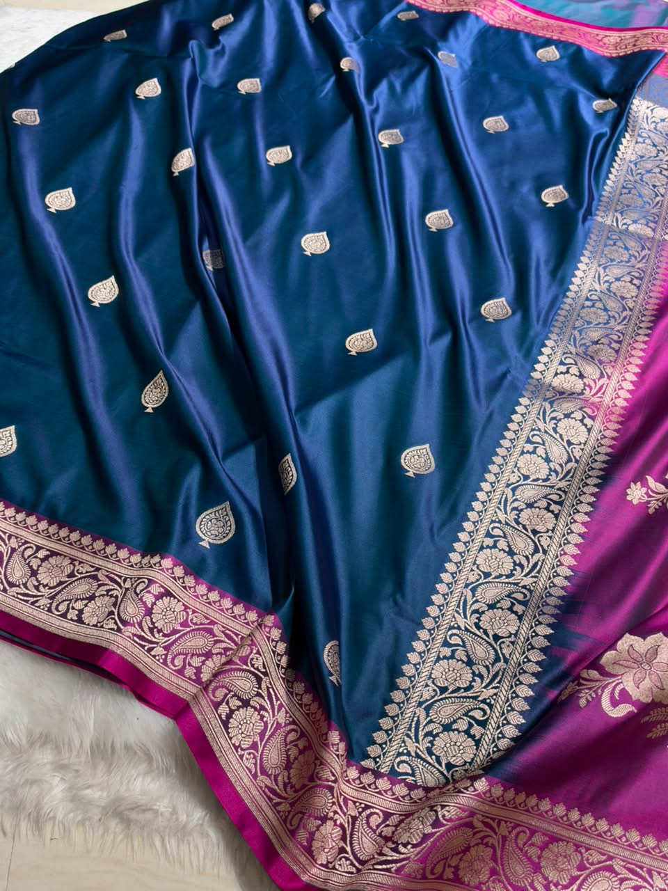 Contrast German Blue / Magenta Shade Banarasi Booti Pattern Mashru Silk Saree MSM-140
