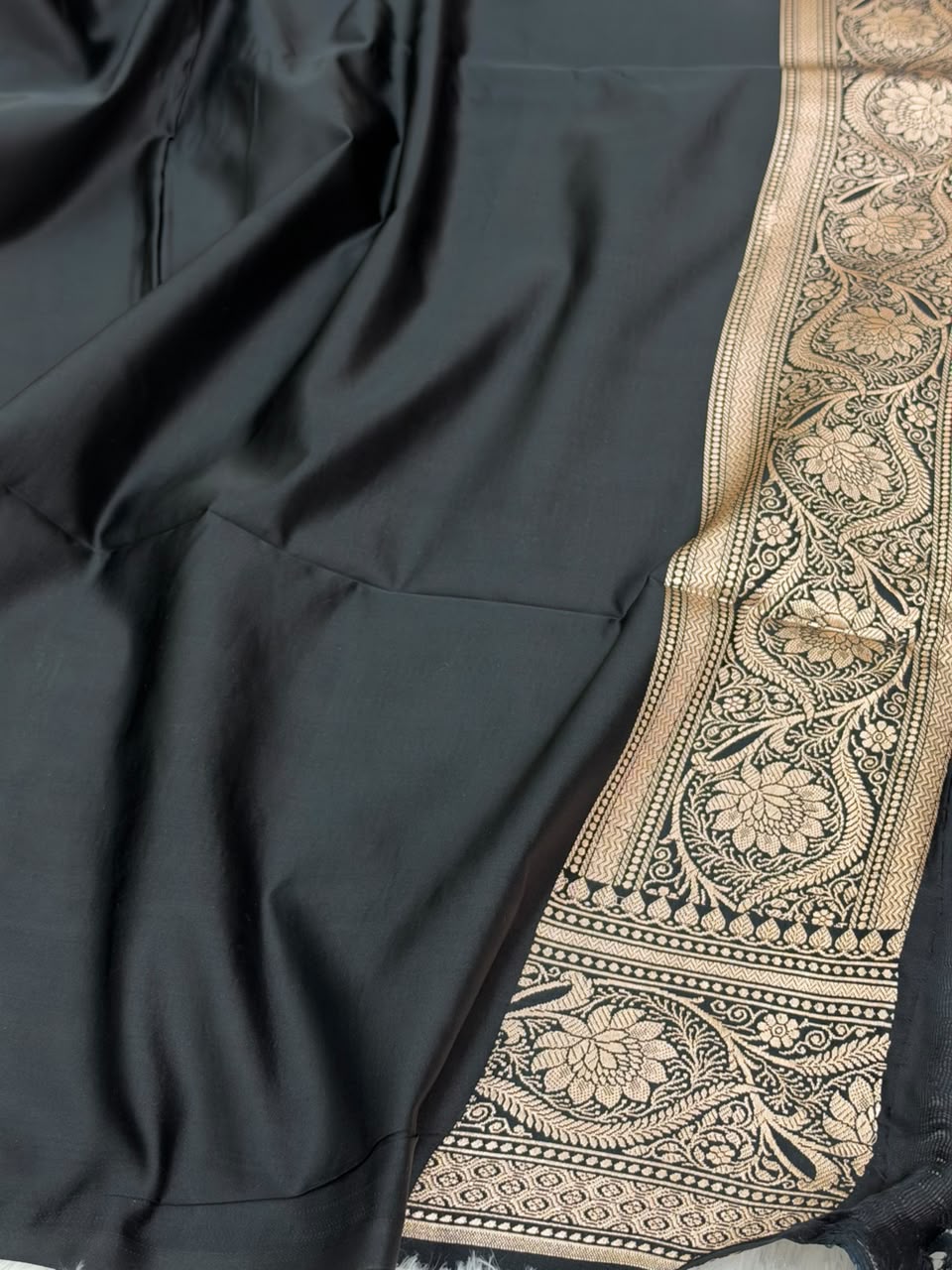 Black Saree in Floral Pattern Mashru Silk Saree MSM-143
