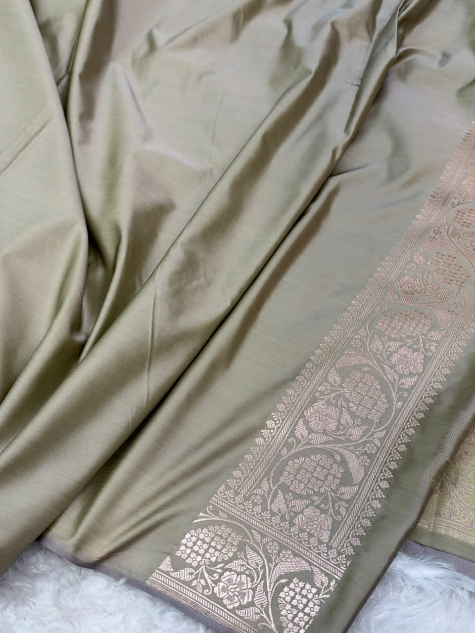Olive Grey Shades Banarasi With Floral Jaal Pattern Mashru Silk Saree MSM-134