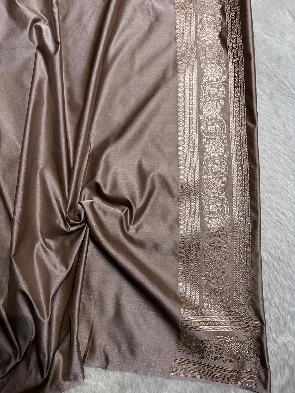 Light Olive Shades Banarasi Cross Pattern Floral Mashru Silk Saree MSM-102