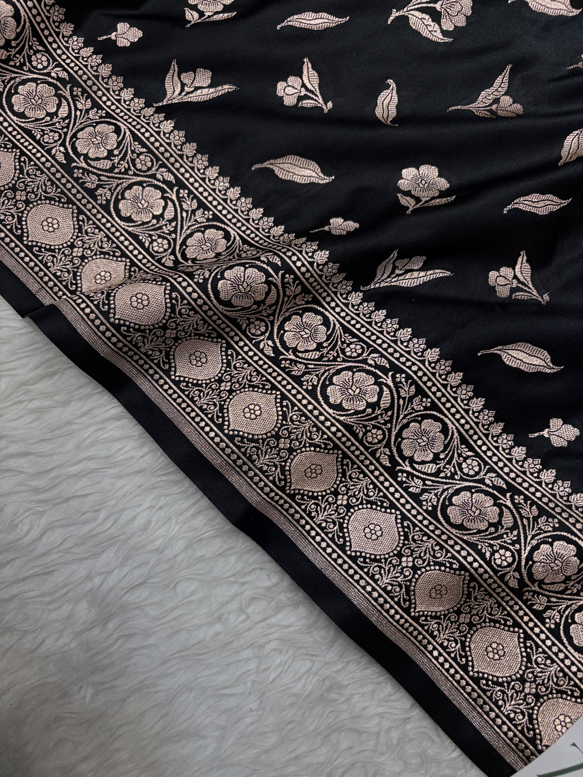 Black Shades Banarasi Boota Pattern Floral Mashru Silk Saree MSM-147