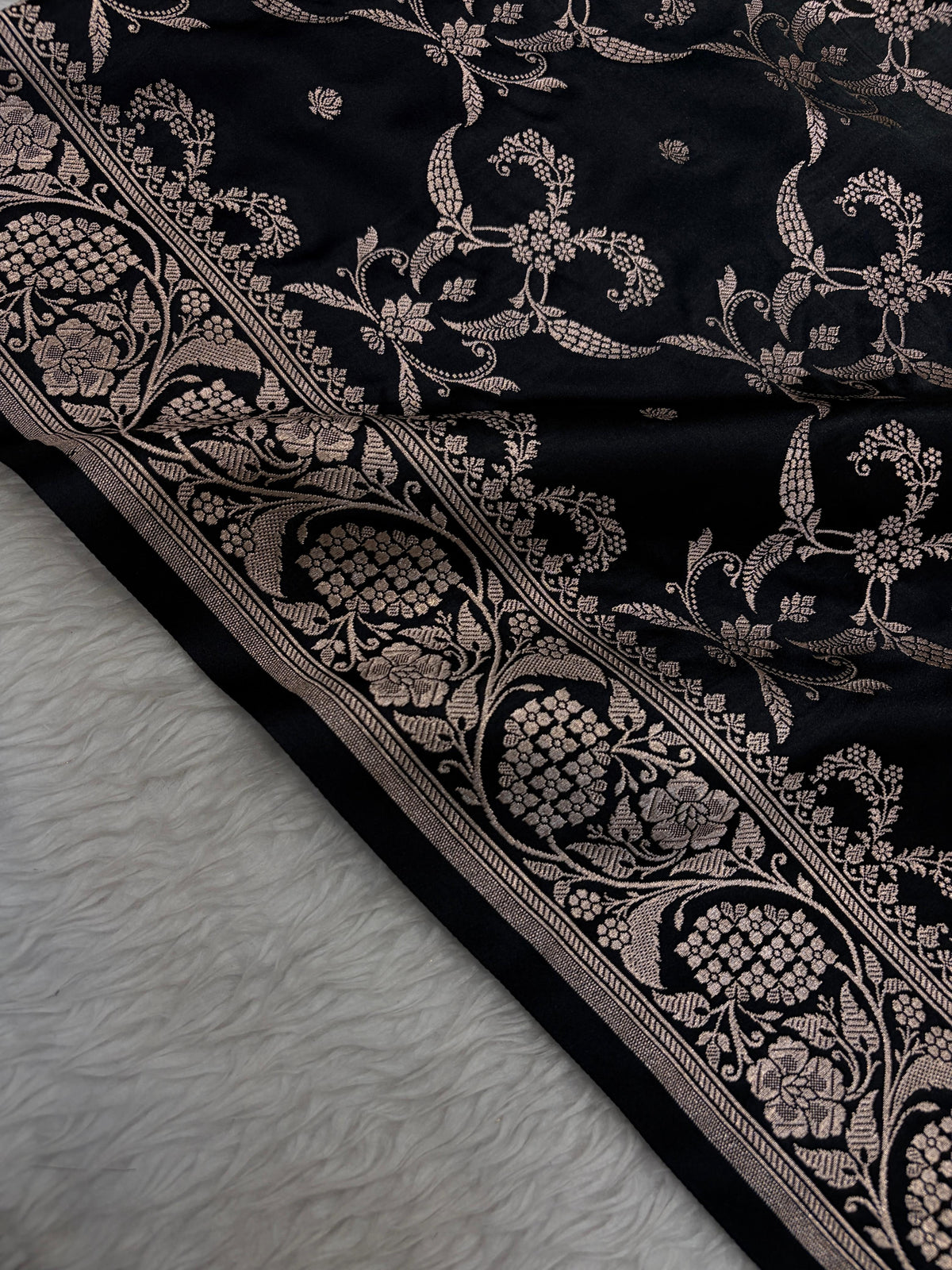 Black Shades Banarasi With Floral Jaal Pattern Mashru Silk Saree MSM-134