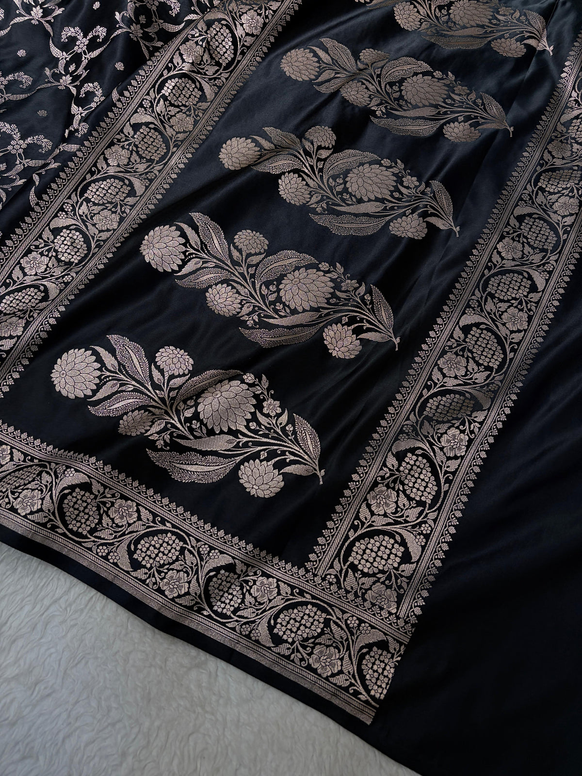 Black Shades Banarasi With Floral Jaal Pattern Mashru Silk Saree MSM-134