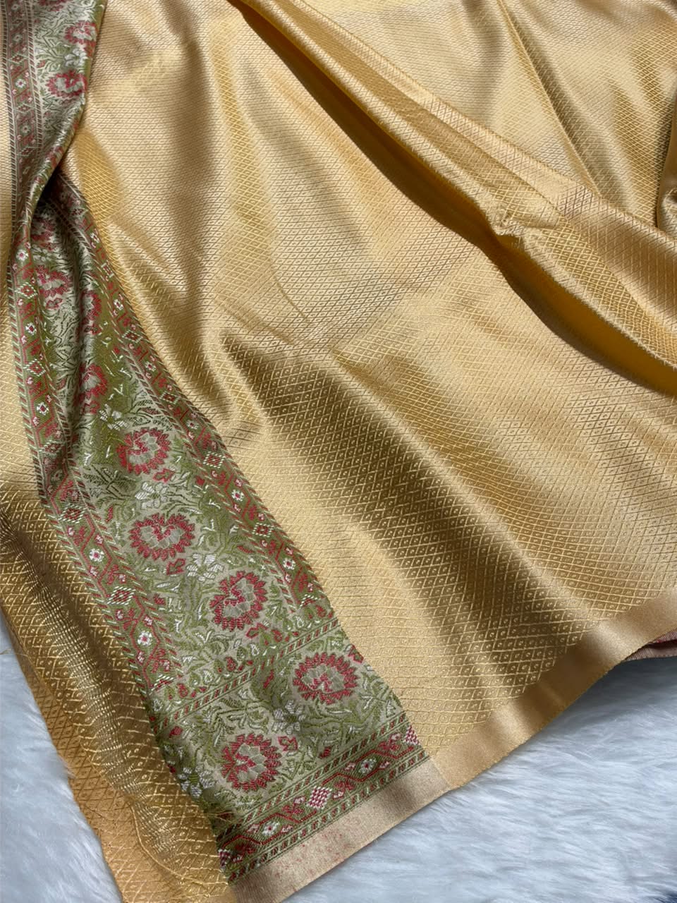 Beige Jamawar Tanchoi Katan Silk Saree SKTM-28