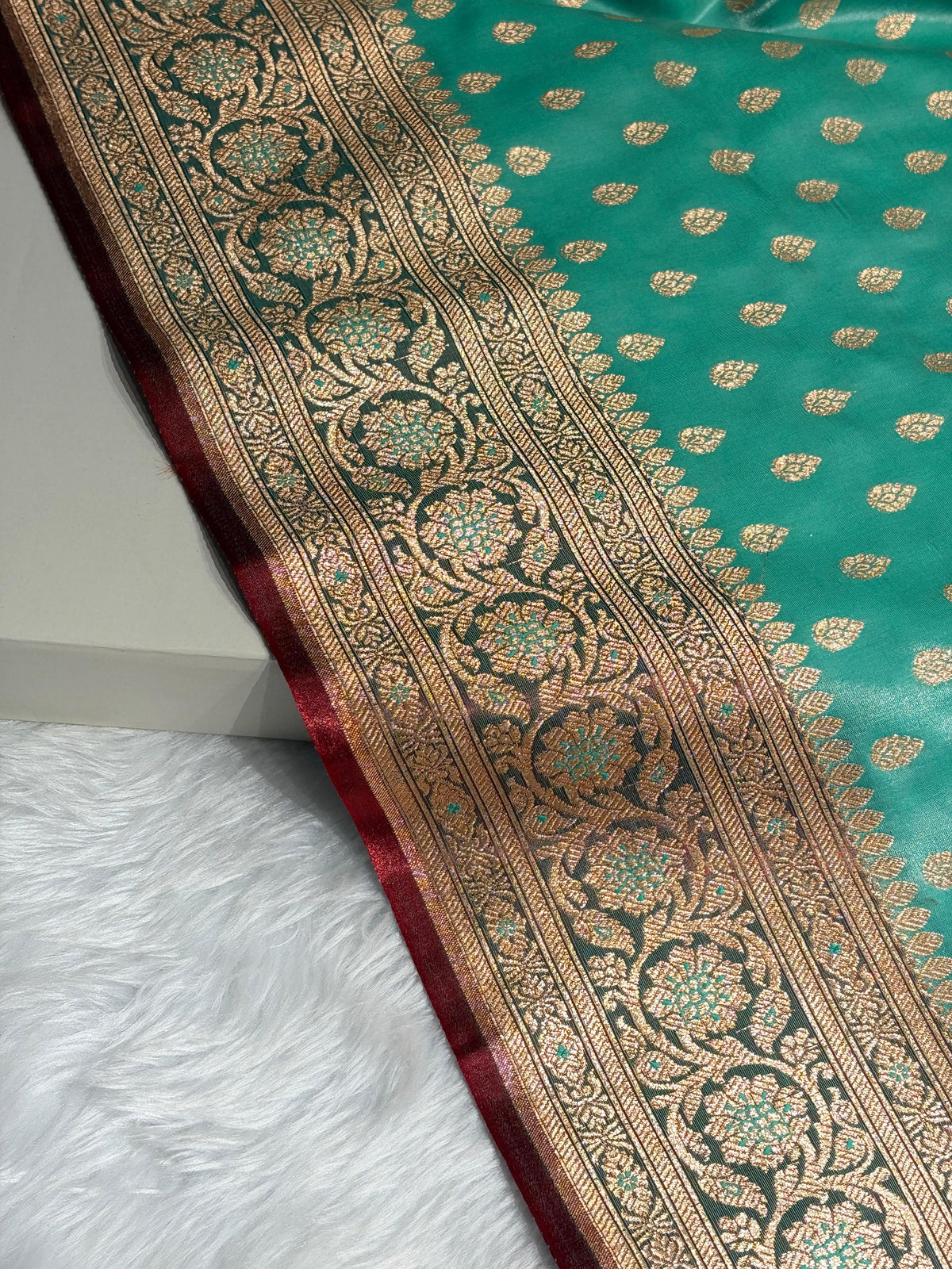 Satin Silk Booti in Sea Green With Red Shades SS01