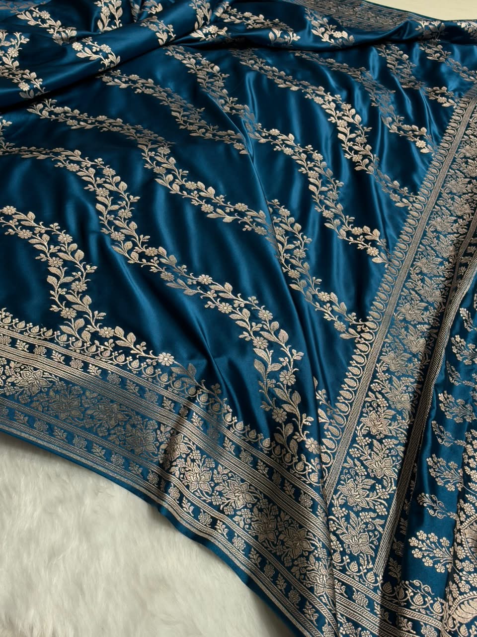 Banarasi Cross pattern in Peacock Shades Mashru silk saree MCS113
