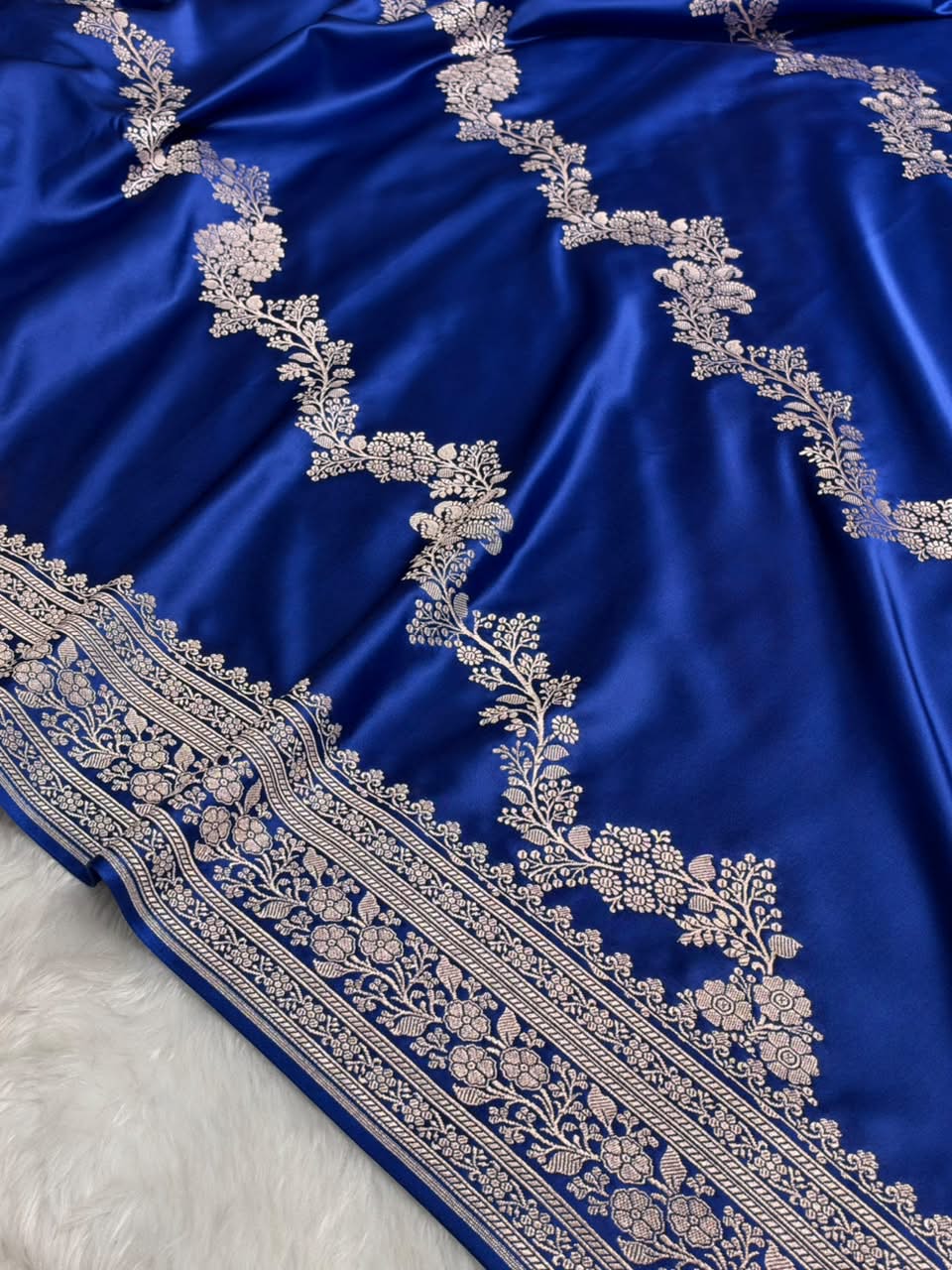 Banarasi Cross pattern in Royal Blue Shades Mashru silk saree MCS116