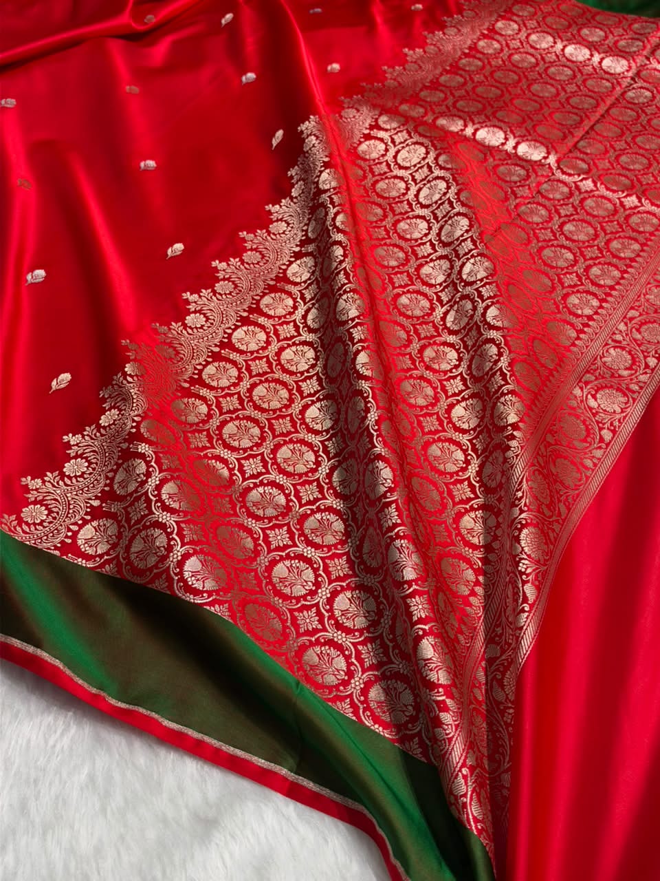 Red With Dark Greeen Shades Border Banarasi Booti Pattern Mashru Silk Saree MSM-141