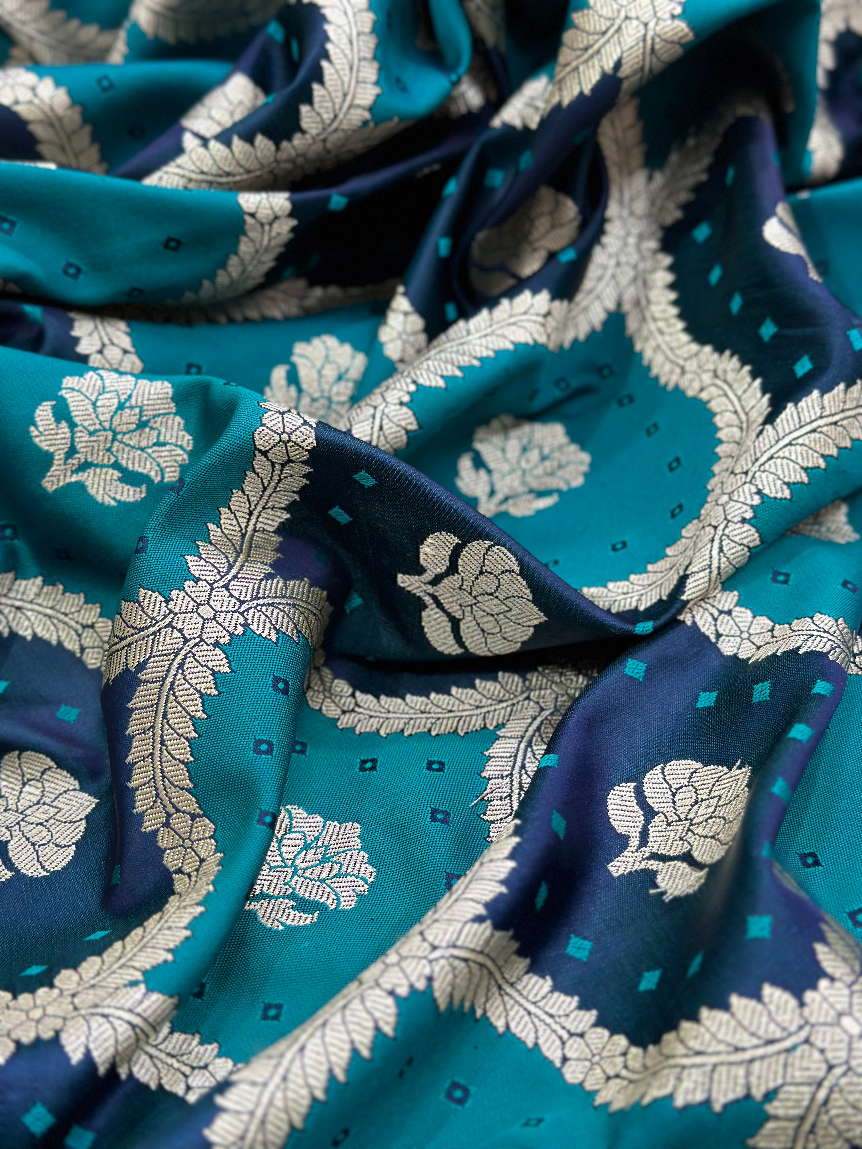 Mashru Katan Silk Saree in Dual Shades.